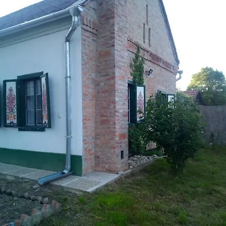 Oeregfenyo Porta Orseg-magyarszombatfa * Magyarszombatfa